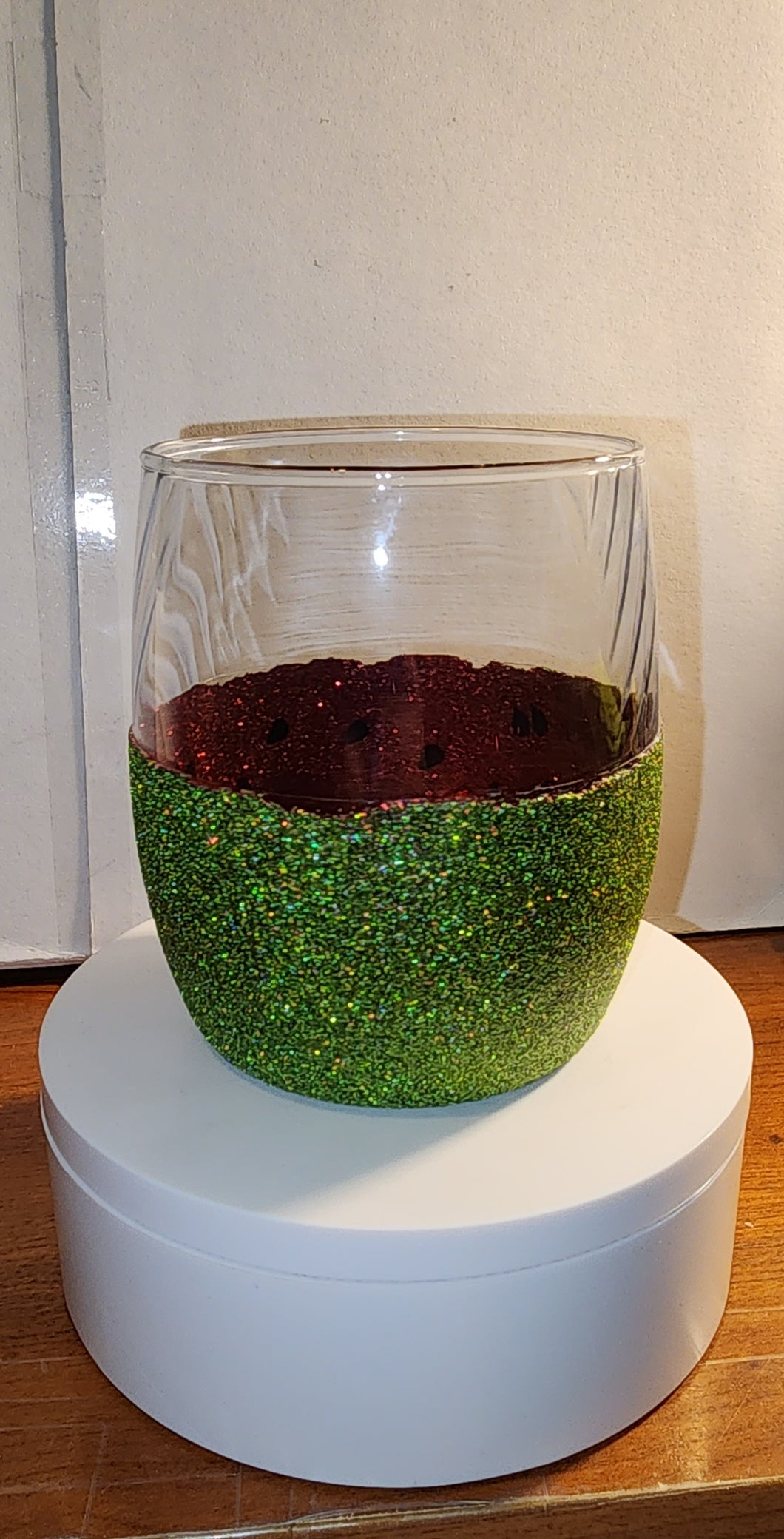 6 oz. Glittered stemless wine glass